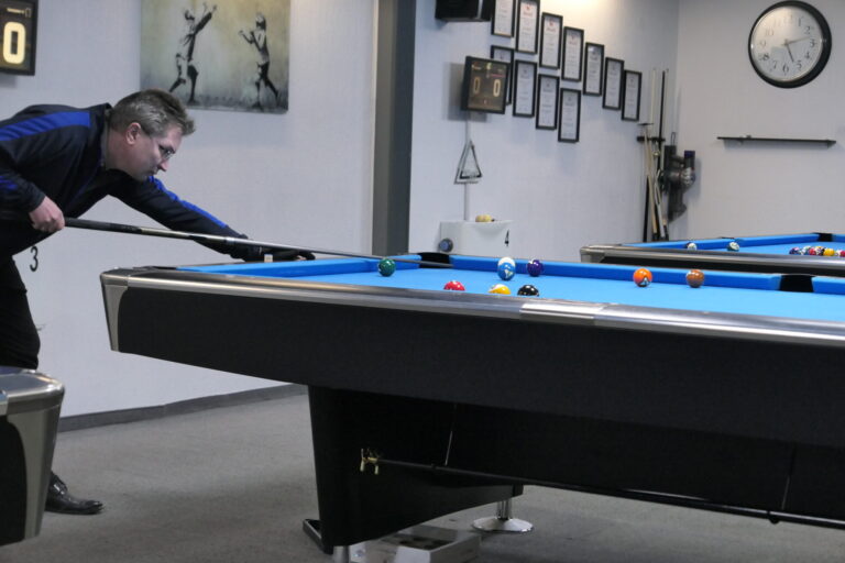 Harter Kampf Erste Poolbillard